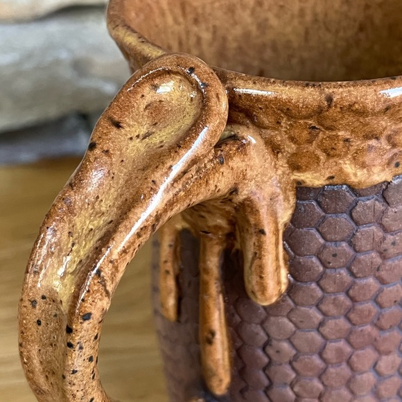 NEW Honeycomb Pottery Bee Mug Handcrafted Artisan Signed Honey Hand Built Art 5" - Picture 2 of 8